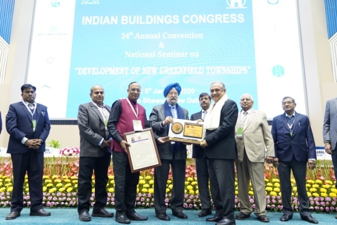 Life Time Achievement Award for Shri A.M. Naik being received by ShriShailendra Roy, whole time Director & Senior Executive Vice President (Power), L&T Ltd
